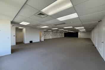 High-Exposure Corner Office in Prime Location