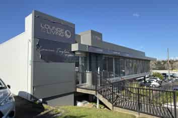 High-Exposure Corner Office in Prime Location