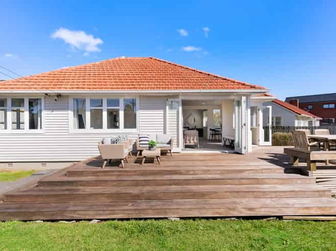25 Holland Avenue, Point England