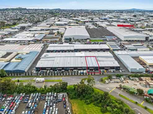 Premium tilt-slab industrial in Woollen Mills