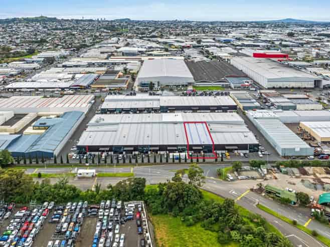 Premium tilt-slab industrial in Woollen Mills