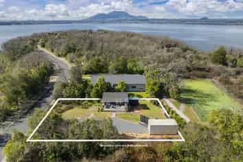 8 Parawera Drive, Acacia Bay