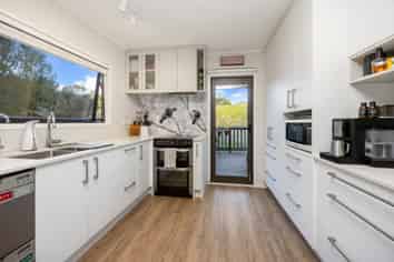 19 Napuka Road, Henderson Valley