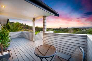 54 Staincross Street, Titirangi