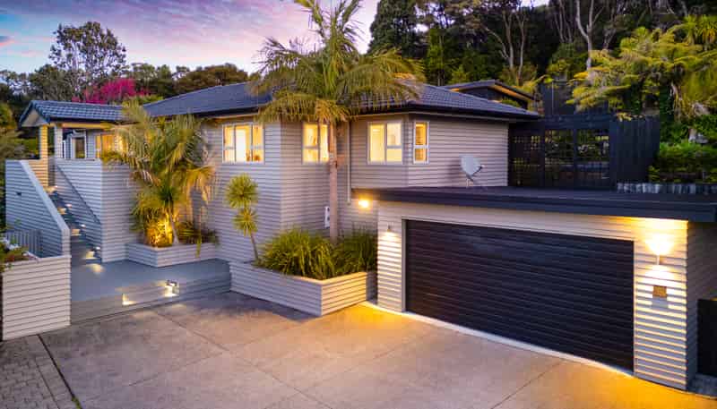 54 Staincross Street, Titirangi
