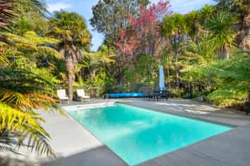 54 Staincross Street, Titirangi