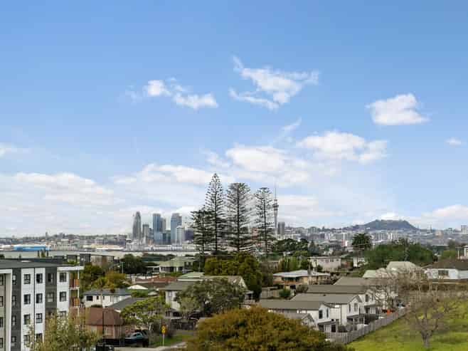 1/22 Martin Crescent, Northcote