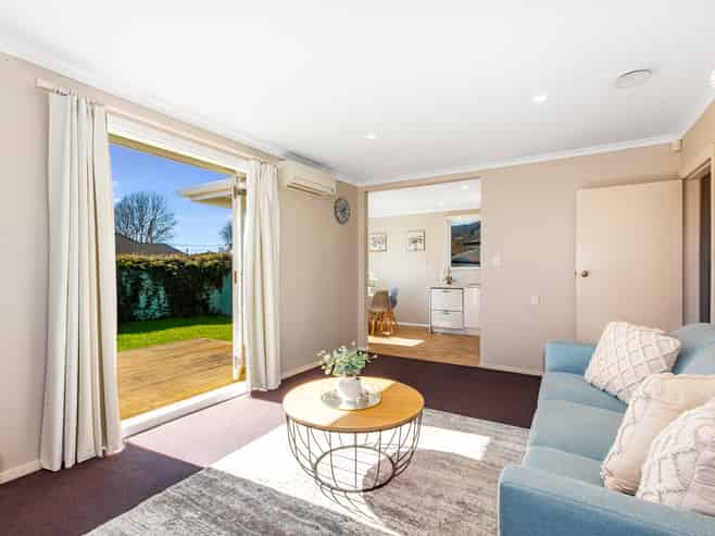4a Hollard Grove, Avalon