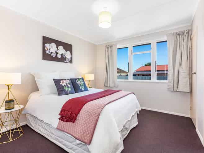 4a Hollard Grove, Avalon