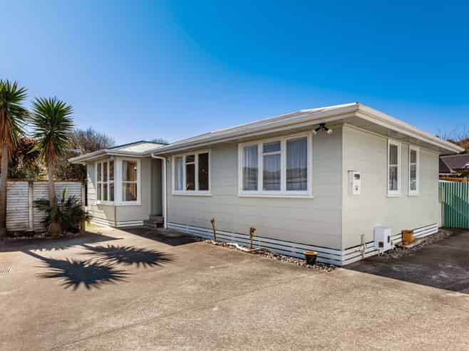 4a Hollard Grove, Avalon