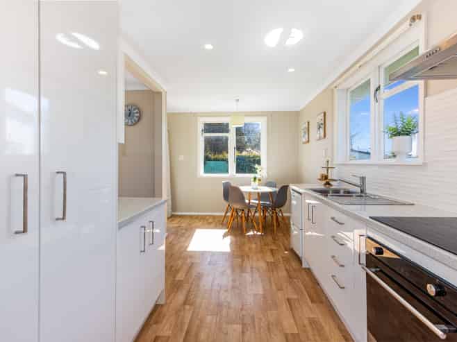 4a Hollard Grove, Avalon