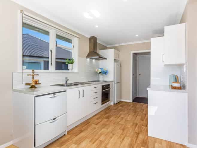 4a Hollard Grove, Avalon