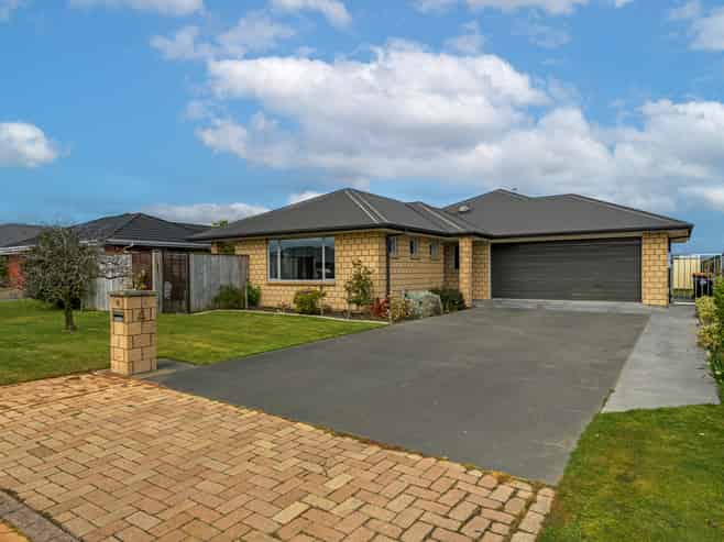 4 Crabapple Close, Milson