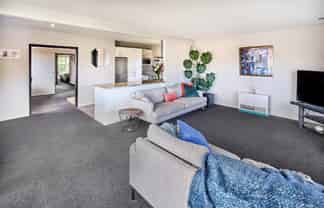 104 Renown Road, Raumati South