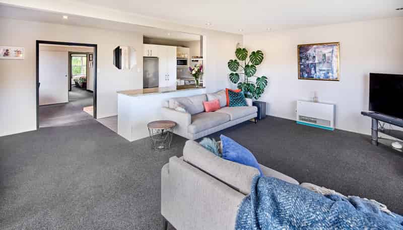 104 Renown Road, Raumati South