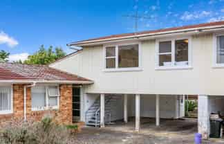 2/33 Kitchener Road, Sandringham