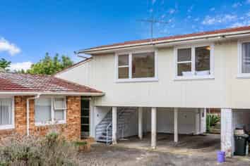 2/33 Kitchener Road, Sandringham