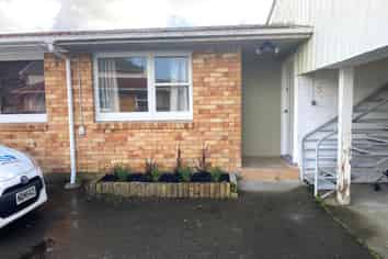 2/33 Kitchener Road, Sandringham