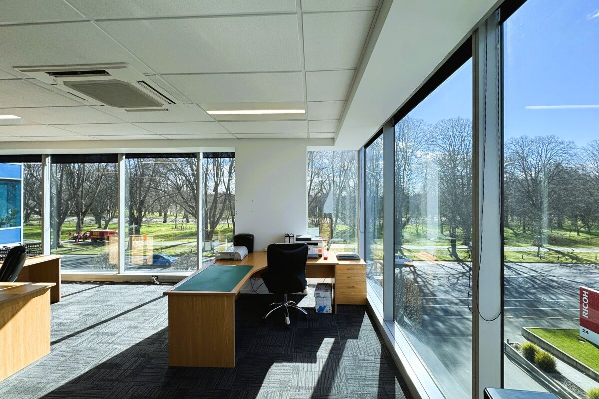 Premium office overlooking Hagley - Meer