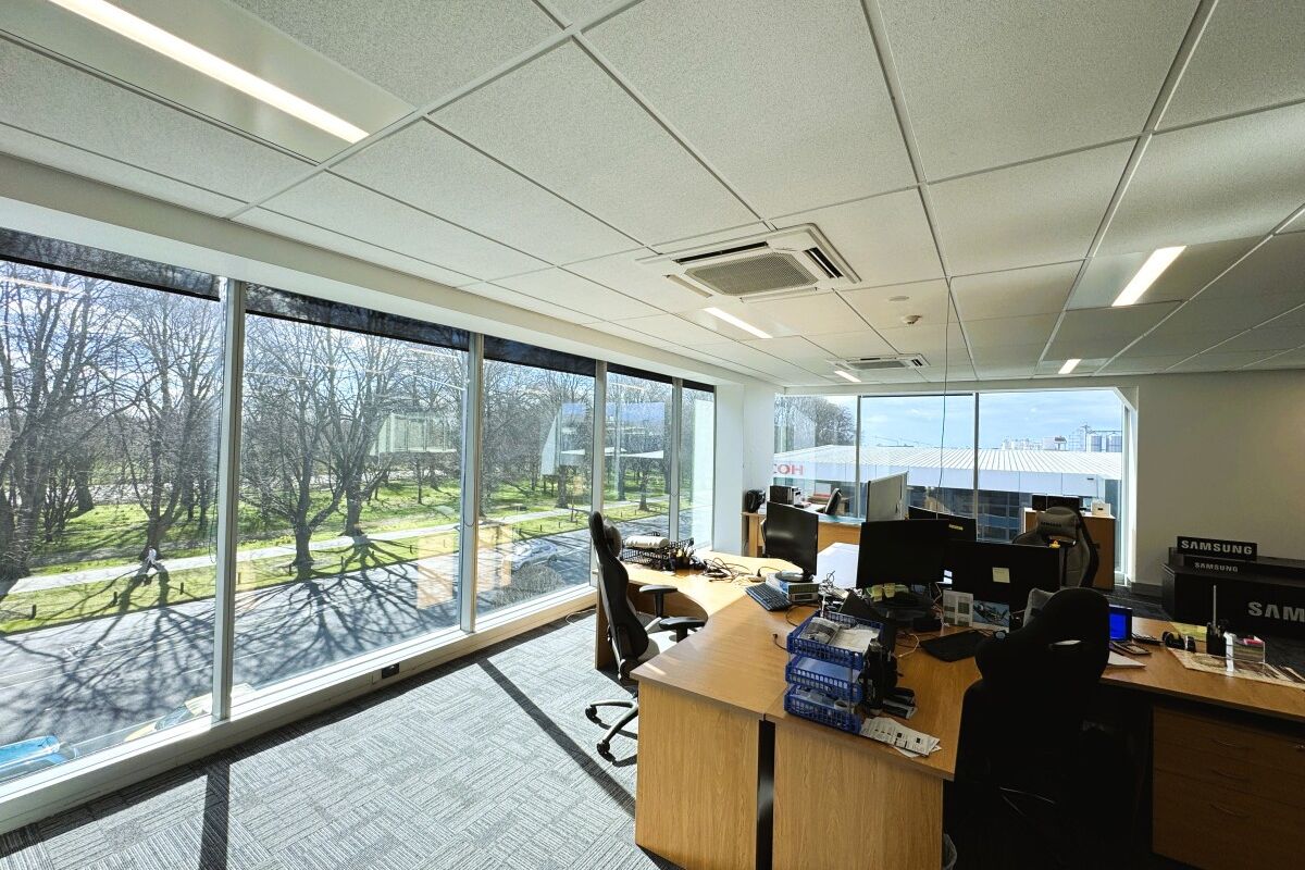Premium office overlooking Hagley - Aanzicht 5