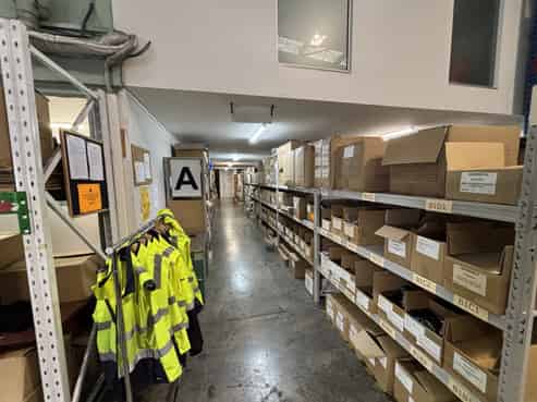 High stud warehouse - Quality showroom and offices