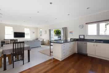 39 Hector Street, Seatoun