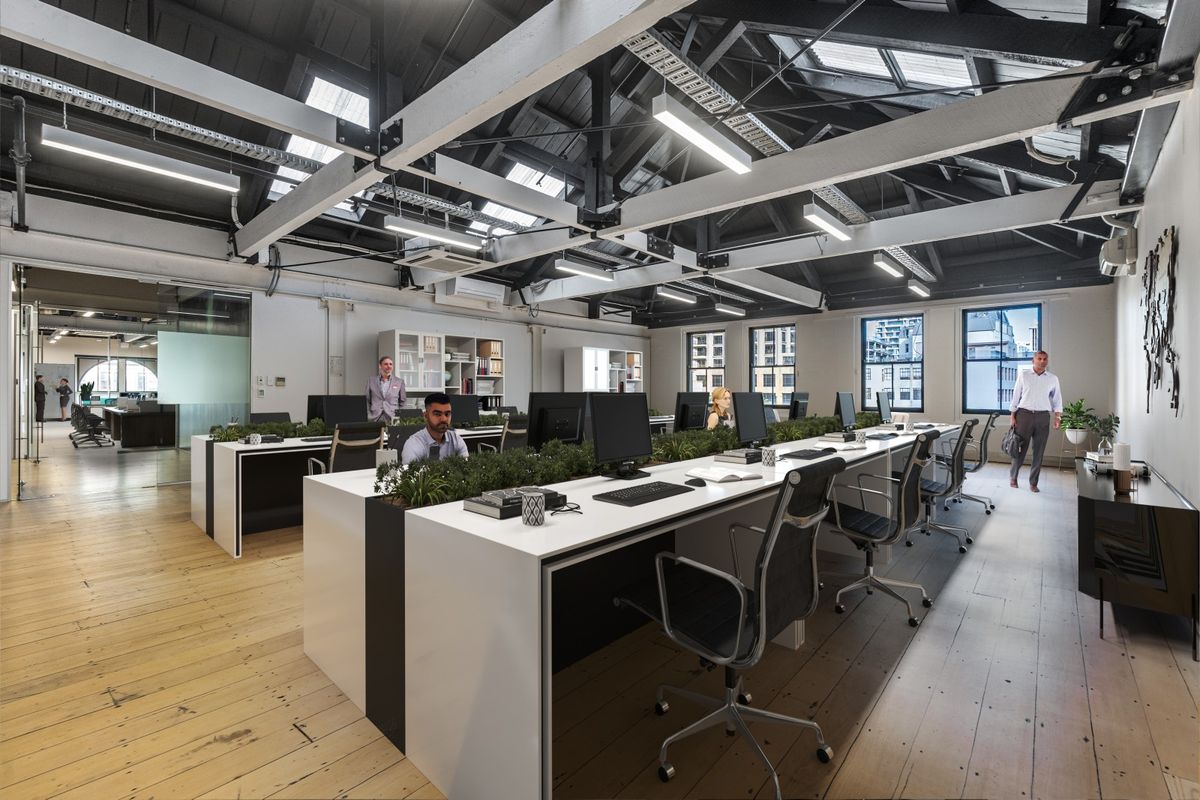Vibrant Top-Floor Character Office - Affordable - Görünüm 6
