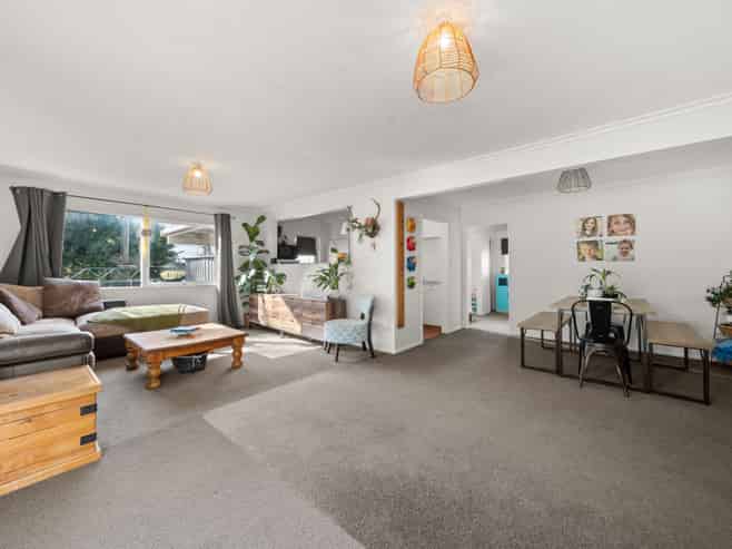 45 Oak Street, Masterton