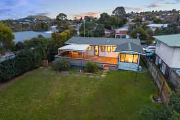 40 Felton Mathew Avenue, Saint Johns