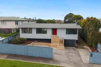 40 Felton Mathew Avenue, Saint Johns