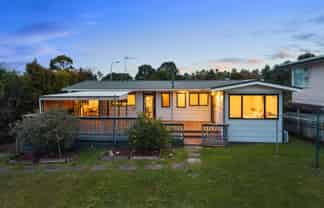 40 Felton Mathew Avenue, Saint Johns