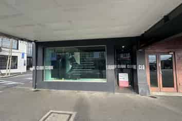 Corner Profile Retail with Flexible Terms