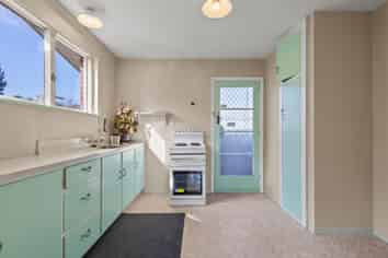 2/759 Ferry Road, Woolston