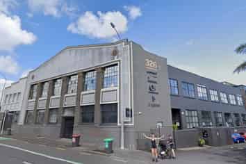 Small Corner Office - Kingsland