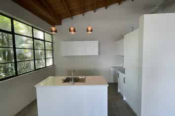 Small Corner Office - Kingsland