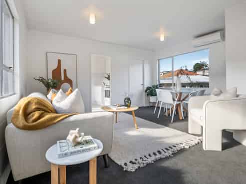 2/75 Taumata Road, Sandringham