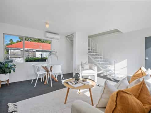 2/75 Taumata Road, Sandringham