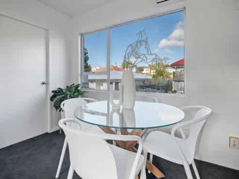 2/75 Taumata Road, Sandringham