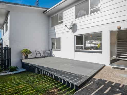 2/75 Taumata Road, Sandringham