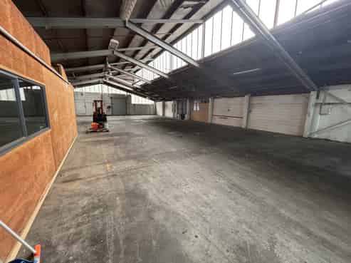 Cheap warehouse with yard