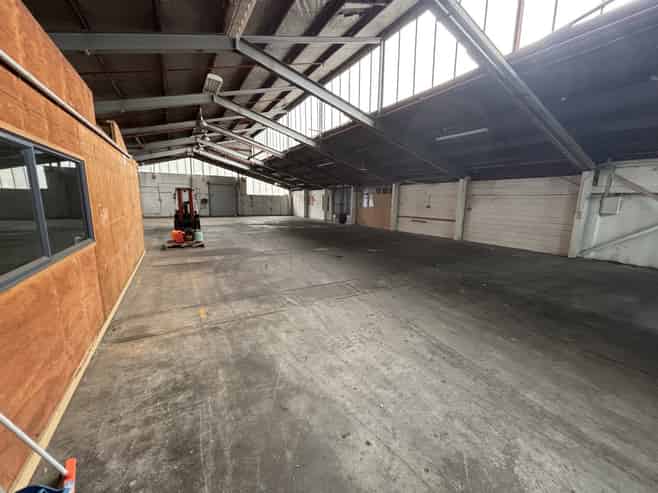 Cheap warehouse with yard