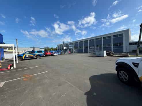 Cheap warehouse with yard