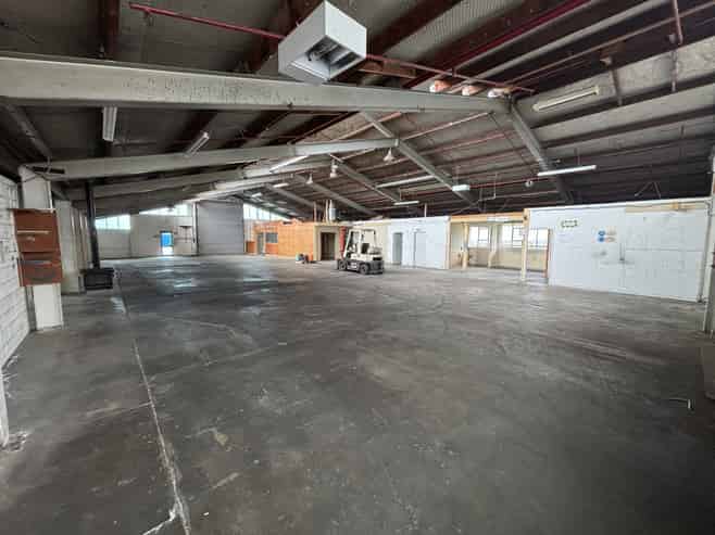 Cheap warehouse with yard