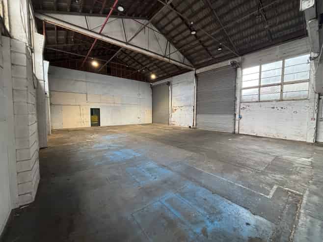 Cheap warehouse with yard