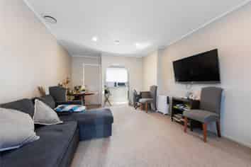 4237 Great North Road, Glendene