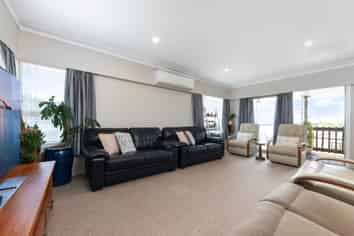 4237 Great North Road, Glendene