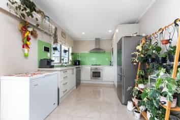 4237 Great North Road, Glendene