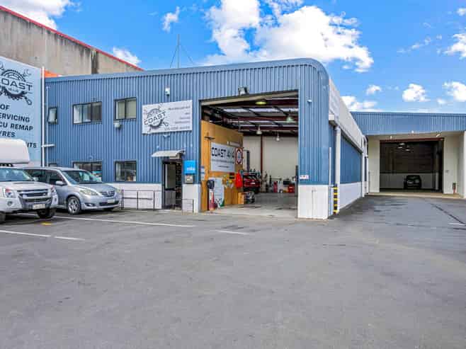 FREEHOLD SPLIT RISK INVESTMENT
