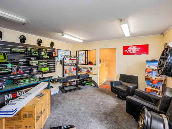 FREEHOLD SPLIT RISK INVESTMENT
