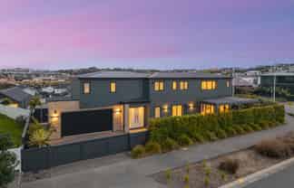 2 Hanikura Street, Long Bay